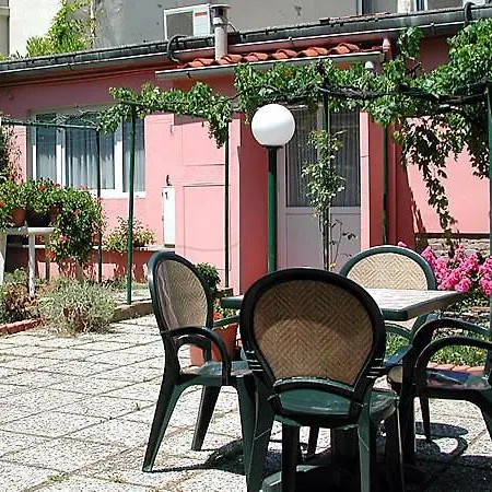La Pergola Apartment *